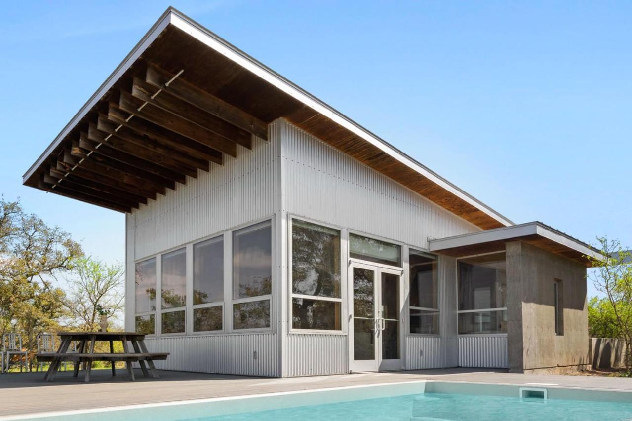 Lazo House - Riverfront With Overlooking Llano River Екстериор снимка