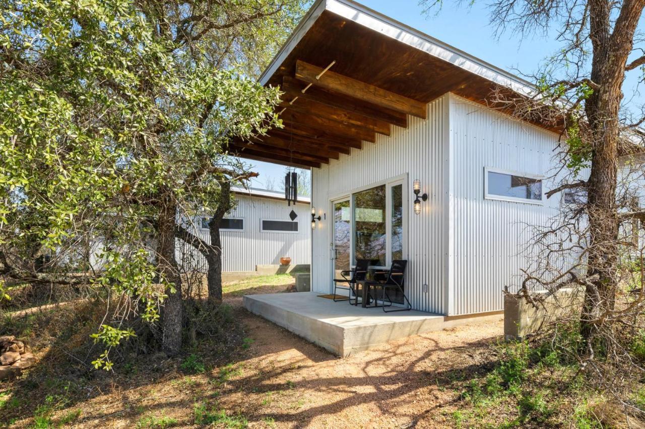 Lazo House - Riverfront With Overlooking Llano River Екстериор снимка