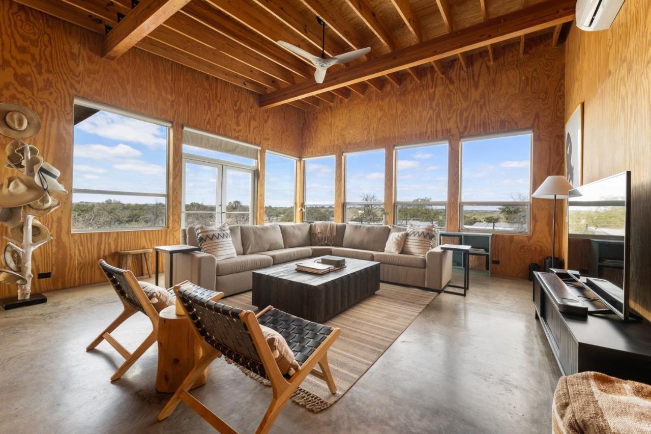 Lazo House - Riverfront With Overlooking Llano River Екстериор снимка