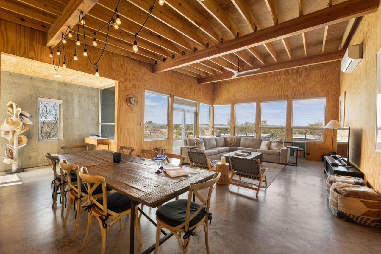 Lazo House - Riverfront With Overlooking Llano River Екстериор снимка