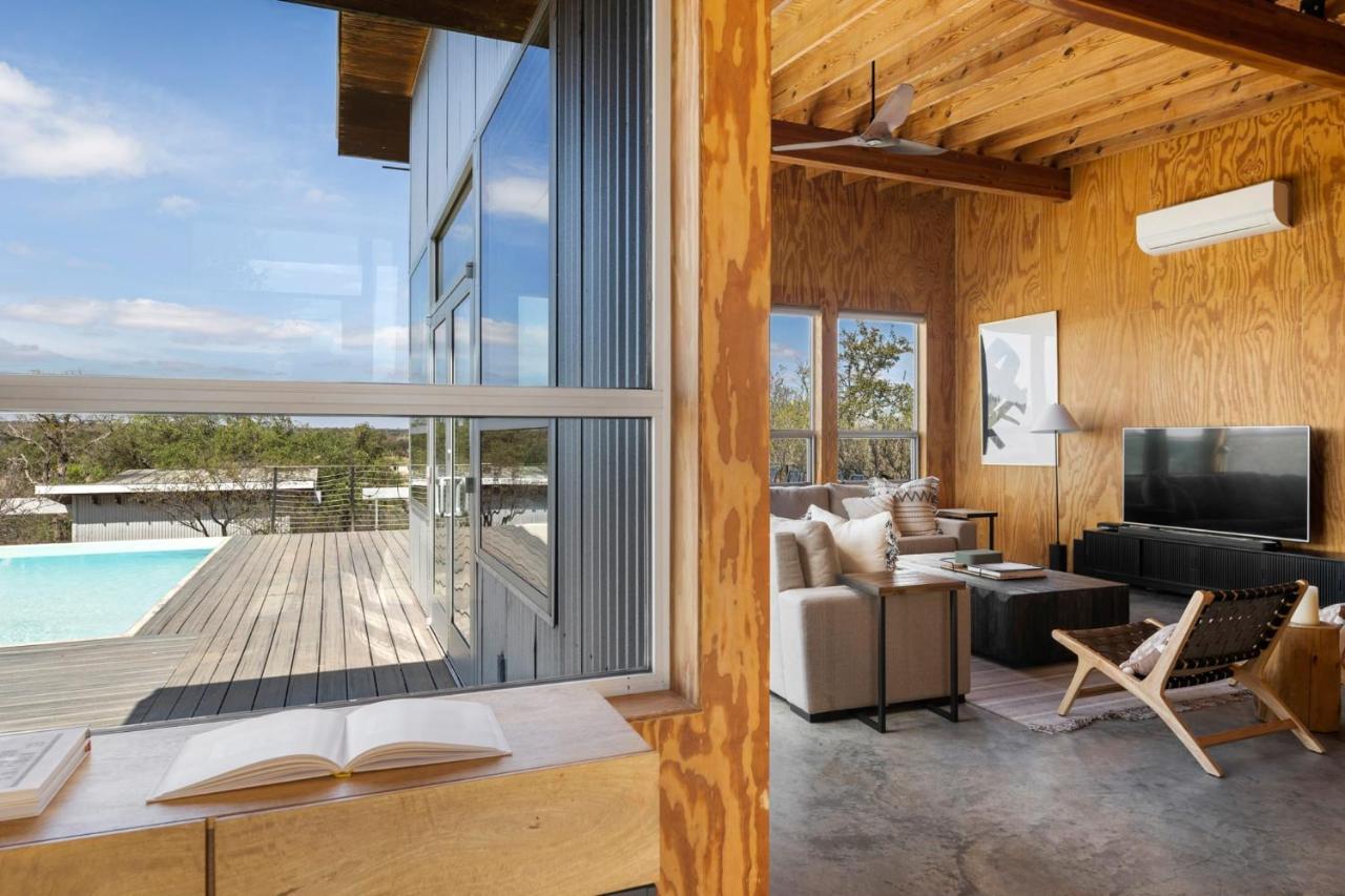 Lazo House - Riverfront With Overlooking Llano River Екстериор снимка