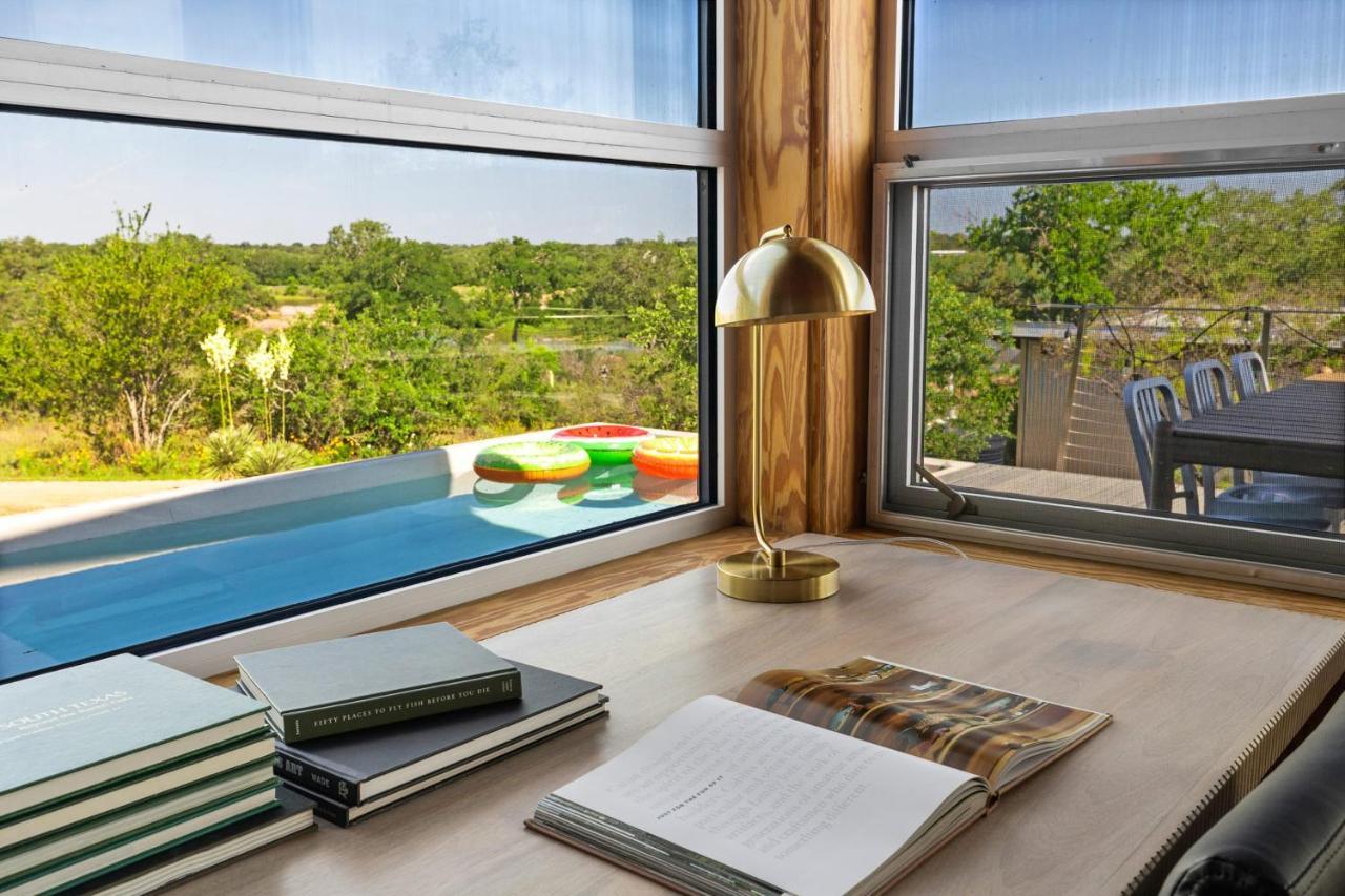 Lazo House - Riverfront With Overlooking Llano River Екстериор снимка
