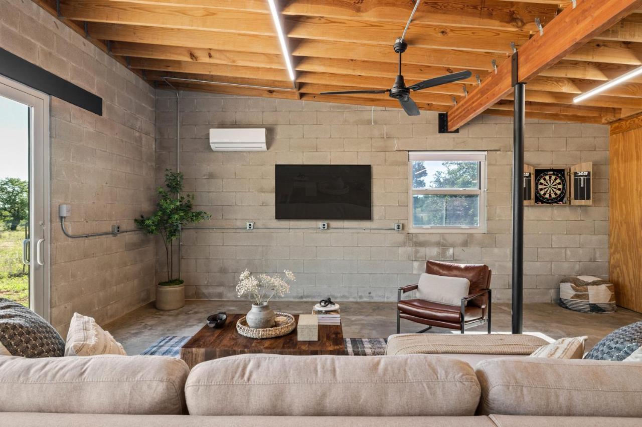 Lazo House - Riverfront With Overlooking Llano River Екстериор снимка