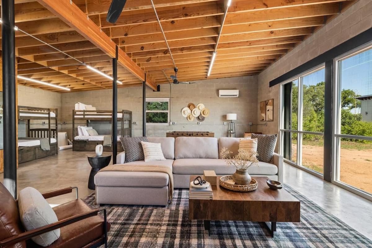 Lazo House - Riverfront With Overlooking Llano River Екстериор снимка