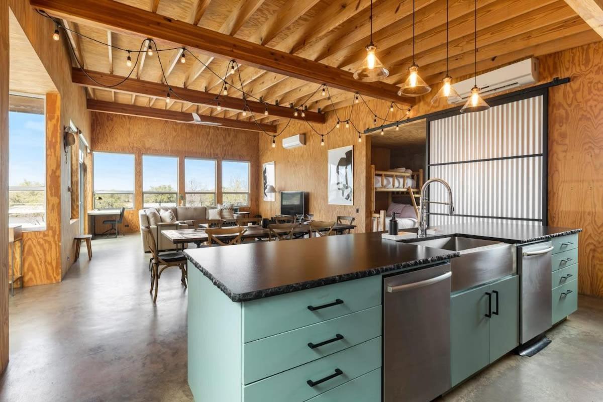 Lazo House - Riverfront With Overlooking Llano River Екстериор снимка