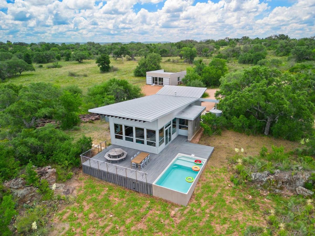 Lazo House - Riverfront With Overlooking Llano River Екстериор снимка