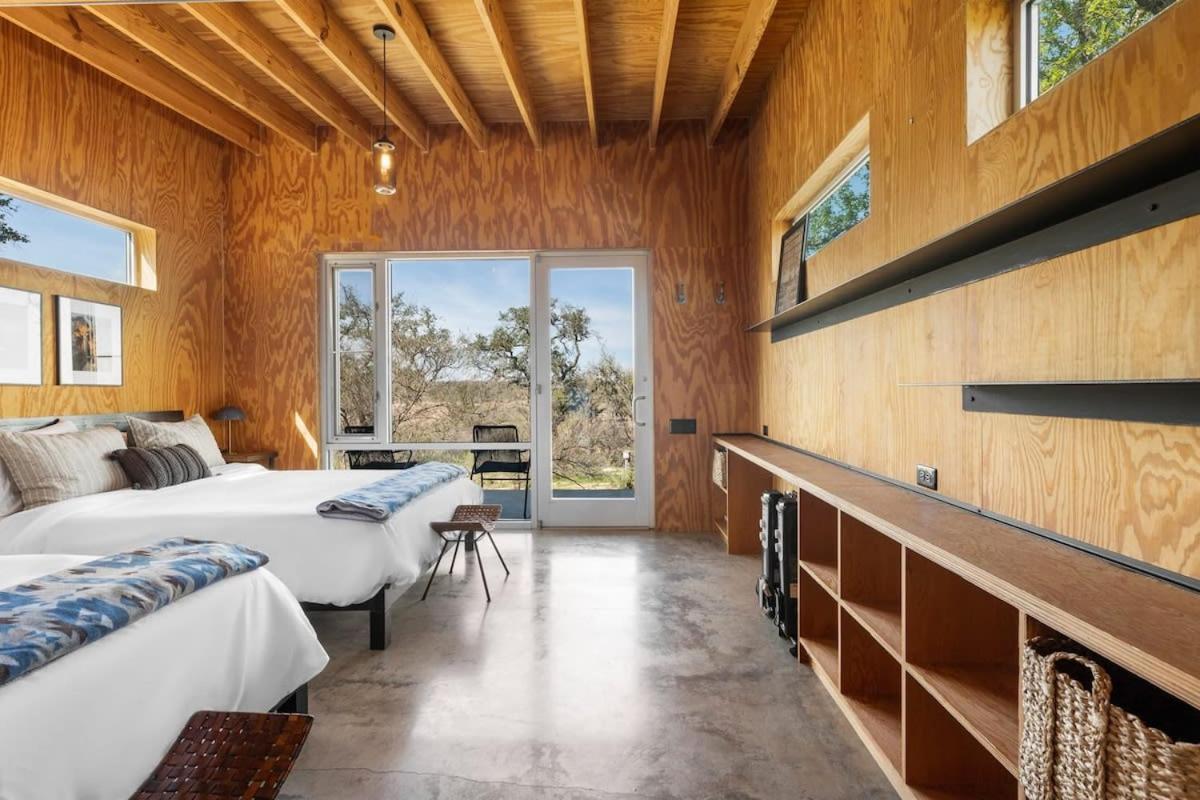 Lazo House - Riverfront With Overlooking Llano River Екстериор снимка