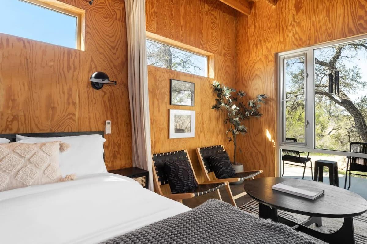 Lazo House - Riverfront With Overlooking Llano River Екстериор снимка