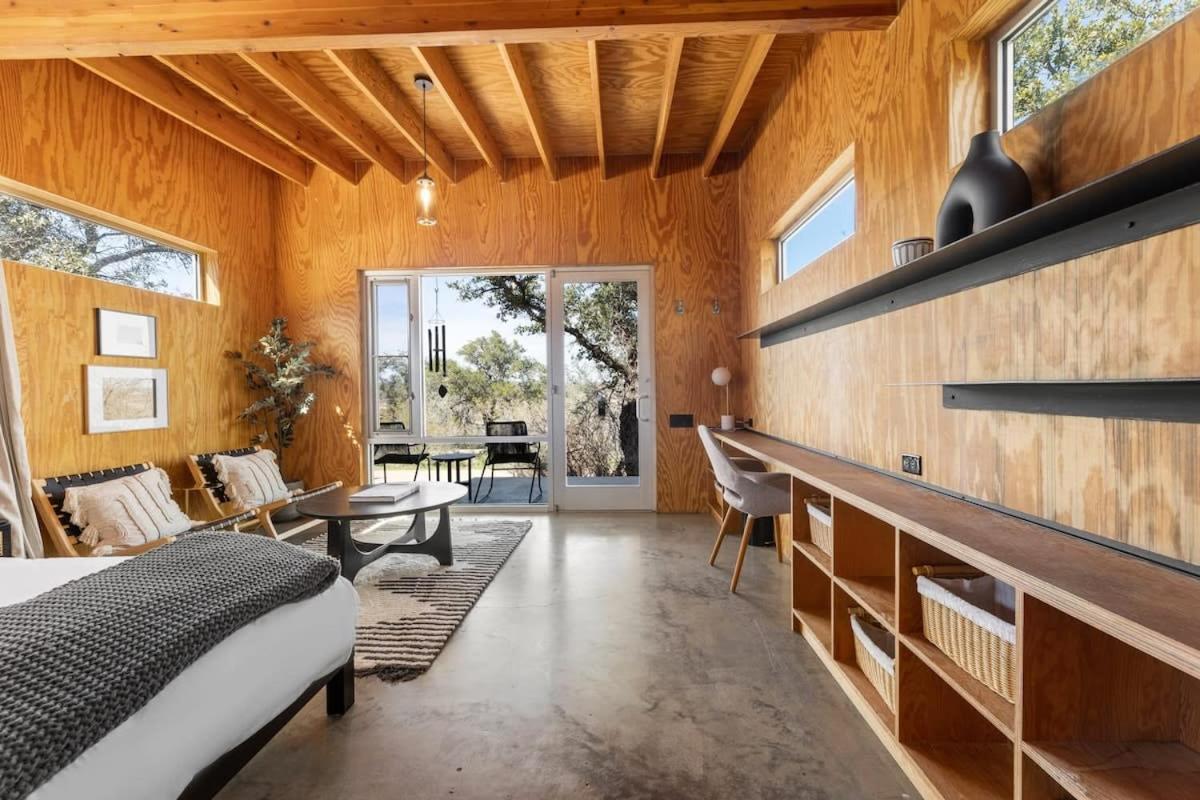 Lazo House - Riverfront With Overlooking Llano River Екстериор снимка