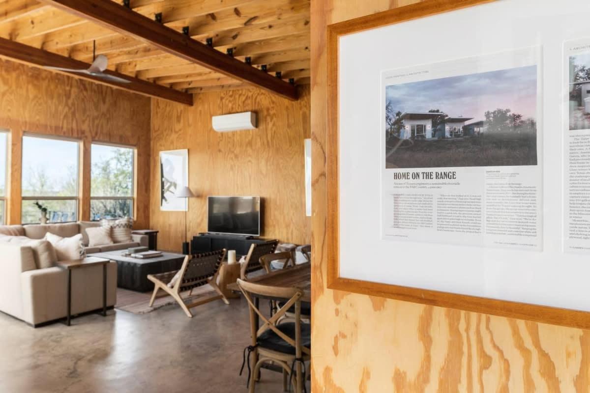 Lazo House - Riverfront With Overlooking Llano River Екстериор снимка