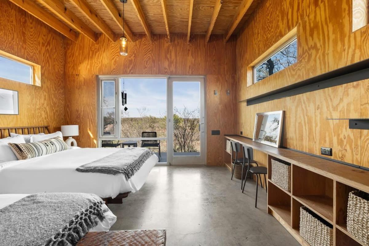 Lazo House - Riverfront With Overlooking Llano River Екстериор снимка