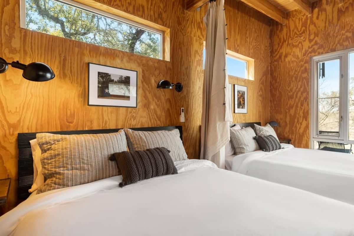 Lazo House - Riverfront With Overlooking Llano River Екстериор снимка