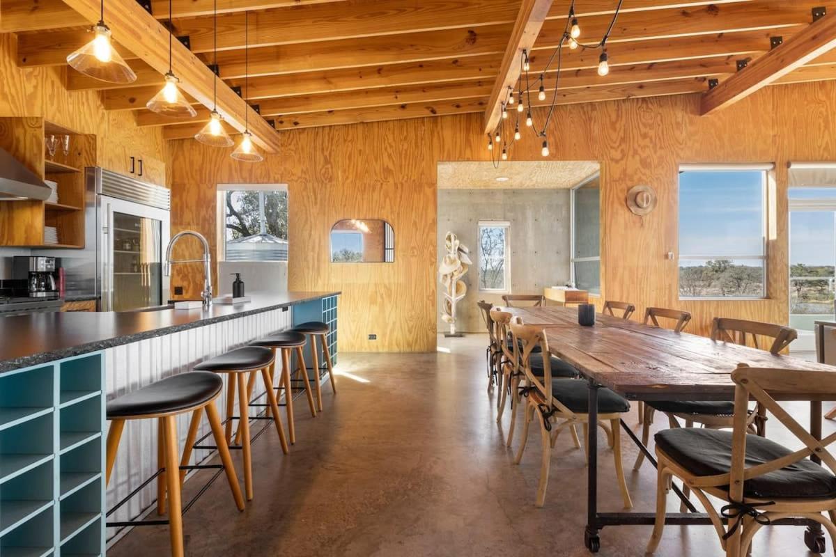 Lazo House - Riverfront With Overlooking Llano River Екстериор снимка