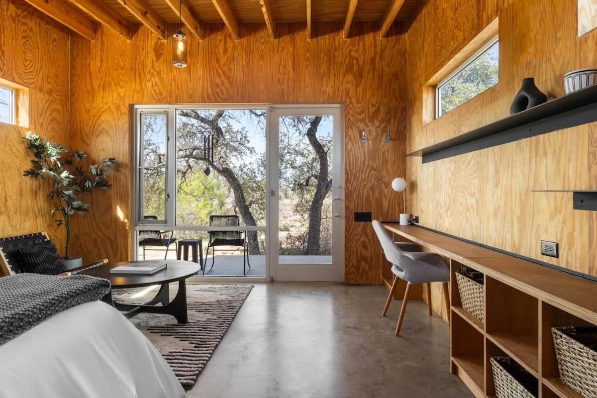 Lazo House - Riverfront With Overlooking Llano River Екстериор снимка